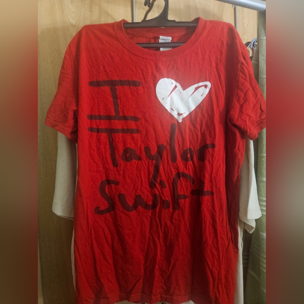 I Heart Taylor Swift Unisex Medium Red T-Shirt 2015 Official 1989 Tour